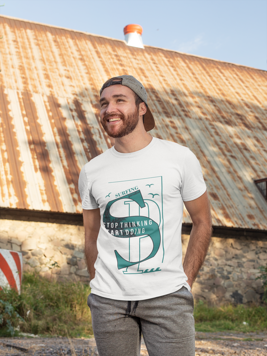 Casual white tee with “California” print, designed in a relaxed regular fit for a cool West Coast style